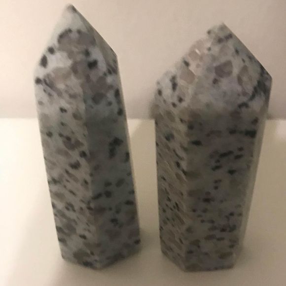 Kiwi Jasper crystal gemstone tower point - Picture 1 of 4